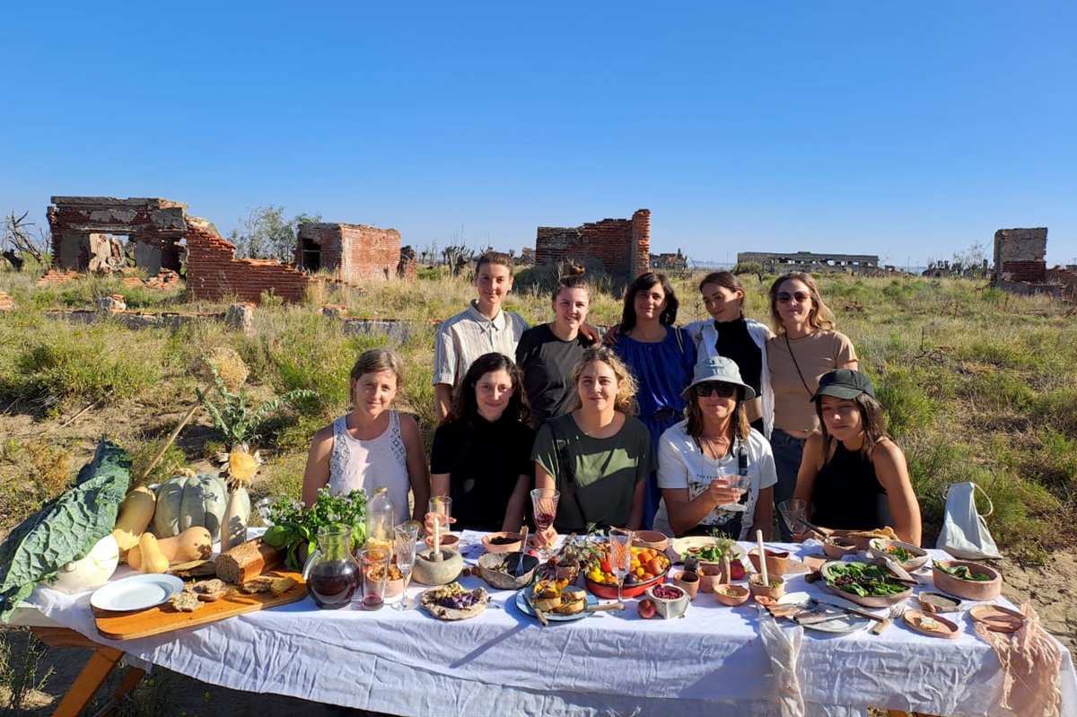 Banquete de Mariela Paz Izurueta en el marco de la Residencia Epecuén. CORTESÍA