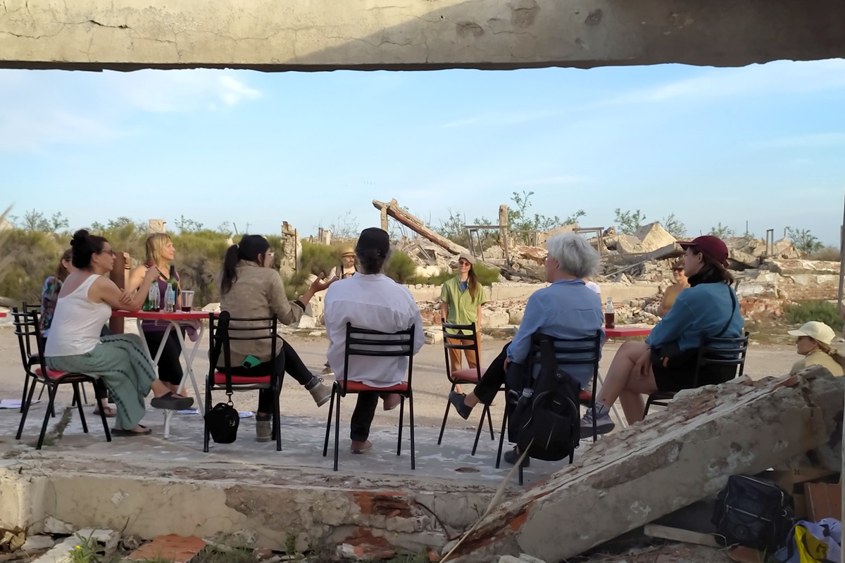 Instalación De boliche en boliche de KarinaFarji en Epecuén. CORTESÍA